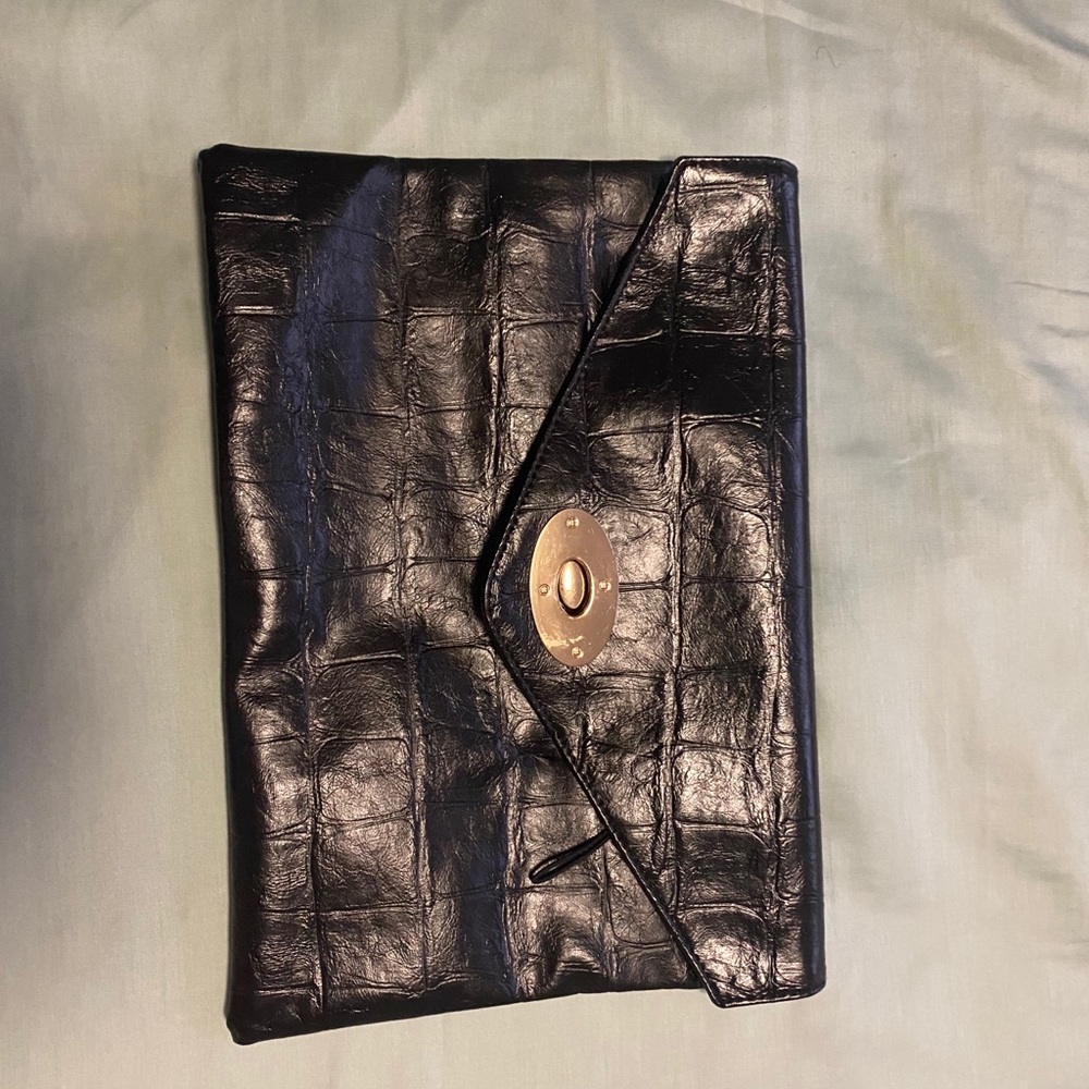 Black clutch